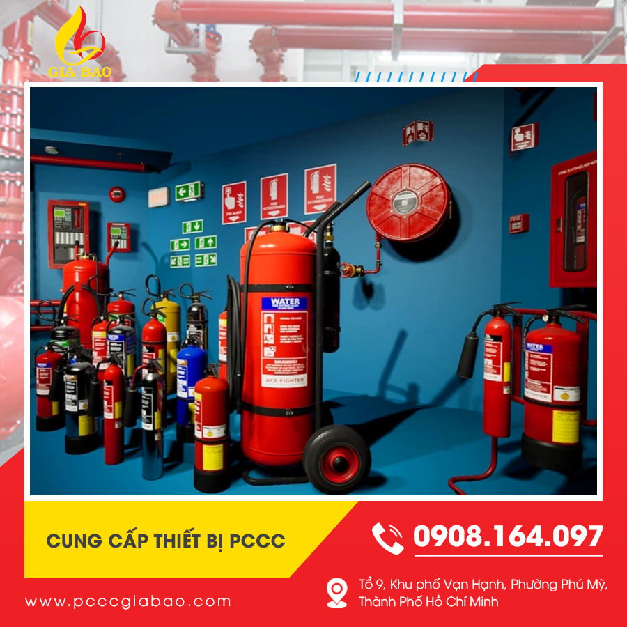 Kệ hàng trưng bày đa dạng thiết bị PCCC trong showroom hiện đại. Kệ hàng trưng bày đa dạng thiết bị PCCC trong showroom hiện đại.